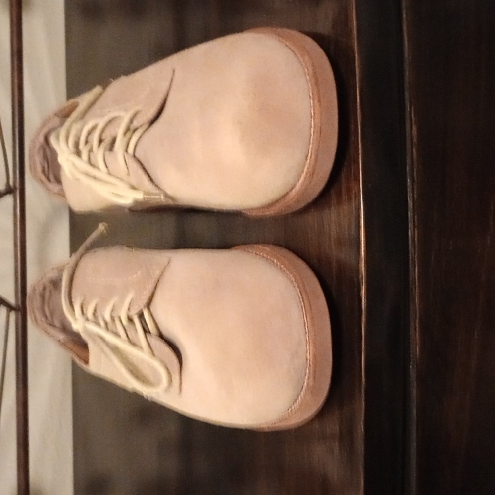 Tommy Hilfiger Tan suede Bucks Size 8M Gently worn